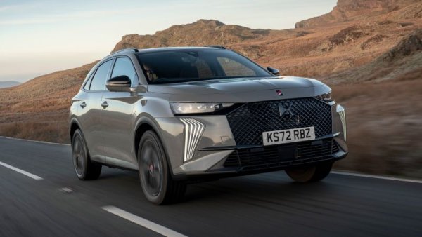 - Stellantis има едно семейство от марки, при които обемът и пазарният дял са ключови за бизнеса и за бъдещите инвестиции, но има и друго семейство, премиум марките, където ключова е доходността. Искаме да правим пари, така че маржът на печалбата на автомобил е основен фактор. 
