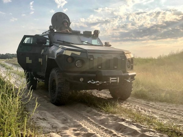 Вторият украински автомобил - "Новатор", всъщност е един от най-новите модели. Премиерата му се състоя през 2017 г., а производството стартира през 2019 г. Зад дизайна на автомобила стои украинската компания Ukrainian Armor.
