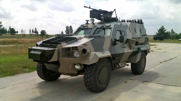 Автомобилът "Дозор-Б" е част от въоръжението на специалните части на Въоръжените сили на Украйна. Той се разработва от 2004 до 2009 г. и се произвежда от 2013 до 2016 г. Бронираната кола е произведена във вариант без броня (&bdquo;Дозор-А&ldquo;), както и за полския пазар (наречен Oncilla). Парадоксът е, че през 2019 г. украинското правителство реши да купи полската Oncilla.
