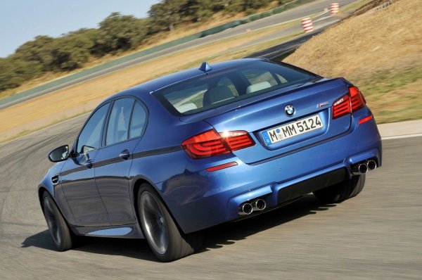 През септември 2013 г. моделът получава опционален пакет Competition, повишаващ мощността на мотора до 575 к.с. Заедно с него се поставя снижено с 10 мм спортно окачвани и по-остро кормилно управление. Две години по-късно пакетът Competition покачва мощността на двигателя до 600 к.с. и 700 Нм.