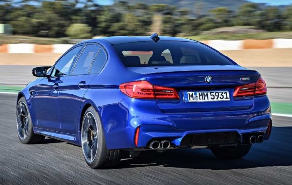 Въпреки системата за задвижване на четирите колела, новият спортен седан се оказа с 15 кг. по-лек от предшественика си. Той разчита на същия 4,4-литров V8 с 600 к.с., който е съчетан само с 8-степенна автоматична скоростна кутия. 

През лятото на 2018 г. отново се появи версия Competition. При нея мощността е 625 к.с., което позволява ускорение от 0 до 100 км/ч за 3,3 секунди. Без електронния ограничител масималната скорост при това M5 е 305 км/ч.