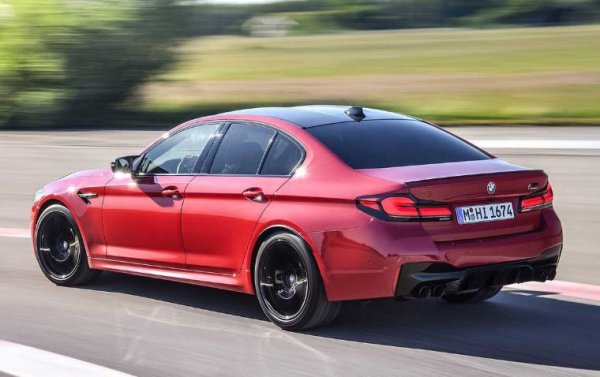 Първите клиенти в Европа ще получат обновения модел още през този месец. До края на гоината баварите ще предложат и по-мощна модификация - M5 CS, която в момента преминава финални изпитания (отново на Северната дъга). Очаква се, при нея мощността на двигателя да достигне 650 к.с.
