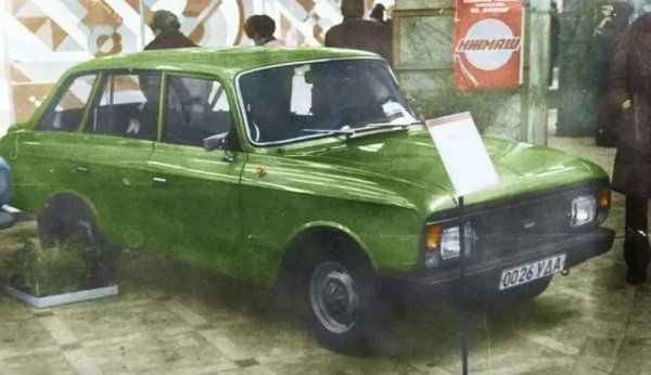 Неуморните хора в Ижевск не се отказват лесно и раждат нова идея: да направят от модернизирания 21251 луксозен модел, с допълнителни брони, специални капаци на джантите, по-комфортен салон и дори заден спойлер. Но и този проект е пресечен в зародиш в Москва и се изчерпва с един сглобен прототип (на снимката). 
Вместо това, под натиск от министерството, обновеният модел става доста по-скромен от стария - вече с прости кръгли фарове, без хромираната решетка и, от началото на 80-те, с дефорсиран до 68 конски сили двигател.