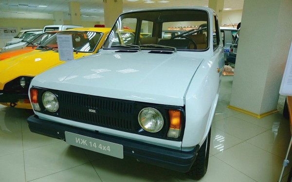 В края на 80-те ИЖ-21251 е вече трагично остарял - но въпреки постоянно намаляващия интерес, производството продължава чак до 1997, четвърт век след началото му. От "Комби" варианта са сглобени 347,000 бройки. 
През годините ръководството на завода се опитва да разработи и други модели, да разнообрази гамата - например с показания на снимката ИЖ-14, сериозен офроудър с 23 см просвет и трансферна кутия. Но нито един от тях не е одобрен заради нарастващия дефицит на средства в съветската автомобилна промишленост. 
