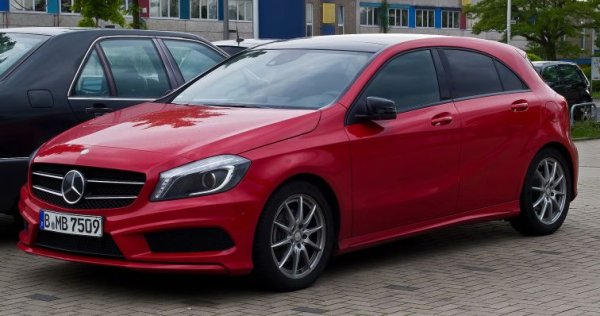 Среден пробег: 82,000 км
Третото поколение на А-класата (W176) е един от печелившите модели от кампанията на Дитер Цетше за повишаване на качеството в началото на миналото десетилетие. Шестгодишните екземпляри почти не създават проблеми. Малкото оплаквания се отнасят до неприятни шумове от панорамния покрив, разбити захвати на кората на багажника и помътнели биксенонови фарове. Моделът претърпя сервизни акции заради дизеловия двигател OM651 (обтегач на ангренажната верига) и бензиновия М270 (дефекти в разпределителния вал). 
