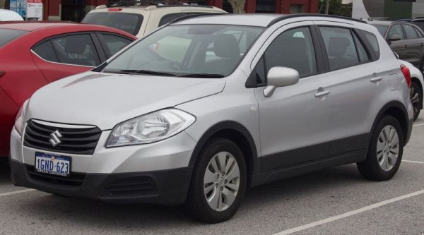 Среден пробег: 80,000 км
Много впечатляващо представяне за унгарската фабрика на Suzuki в град Естергом, която има не е един, а цели два модела в Топ 10. При 6-7 годишните S-Cross по-ранните системни проблеми с окачването изглеждат отстранени. Оплакванията са насочени най-вече към качеството на интериора и тромавата мултимедия. През 2016 имаше сервизна акция за дефектни крепежи на задната ос, но тя засегна доста малък брой автомобили. 
