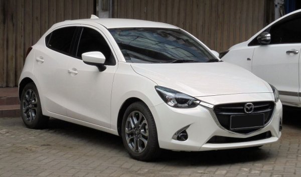 Среден пробег: 63,000 км
Третото поколение на Mazda 2, което за Европа се внасяше предимно от Япония, се представя много добре пред TUV и в нито една област не излиза извън зелената или жълтата зона. Препоръката е само периодично да се проверяват втулките на кормилната уредба. Сервизните акции за модела се отнасят за дреболии - сензори за въздушните възглавници и чупливи лостчета на седалките. 
