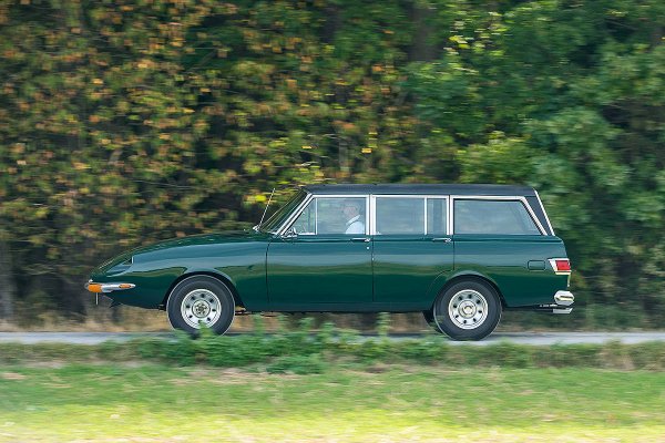 Той комбинирал шасито и голяма част от панелите на каросерията на Jeep Wagoneer от 1969 година с 4,4-литров V12 двигател Colombo ( с мощнoст над 300 к.с.), 5-степенна механична трансмисия и предница на гран- Ferrari 365 GT. Така на бял свят се появил уникалния по рода си Jerrari. 