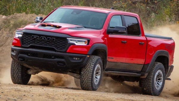 Ram 1500 е историческият голям пикап на Dodge, също част от групата Chrysler Corporation. Той е представен през 1981 година като наследник на Dodge D. Има редови шестцилиндрови или V8 двигател в различни конфигурации с две или четири врати. 

Второто поколение е пуснато през 1994-а с по-заоблен дизайн и кръстосана решетка. Третото започва през 2002-а с ново шаси и подобрен интериор. Предлага се и във версия Srt-10 с двигателя Viper. 

Четвърто поколение от 2009 година насам бележи отделянето на Ram от марката Dodge и създаването на марката Ram Trucks. Тук е представен 3,0-литровият EcoDiesel V6 двигател, докато основният бензинов остава 5,7-литровият Hemi V8. 

И накрая, идва петото поколение от 2019. То е с подобрения по отношение на аеродинамиката, технологиите и комфорта. 
От 2021 година в гамата ще бъде включена и специалната версия TRX със 702 к.с. Supercharged V8 мотор.