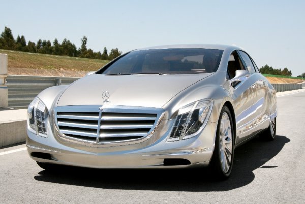 Mercedes-Benz F 700 има разход на гориво от 5.3 литра/100 км