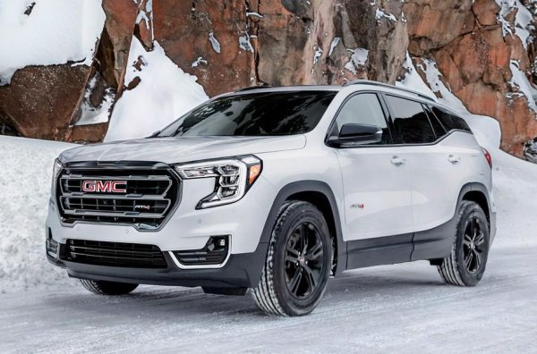 Най-младият SUV в гамата на марката GMC е r най-близкият роднина на съвременния Chevy Equinox и kd предишното поколение Buick Envision. Под капака му е поставен 1,5-литров мотор с 4 цилиндъра (172 к.с.) и 9-степенна скоростна кутия, като задвижването е към предната ос или към четирите колела.