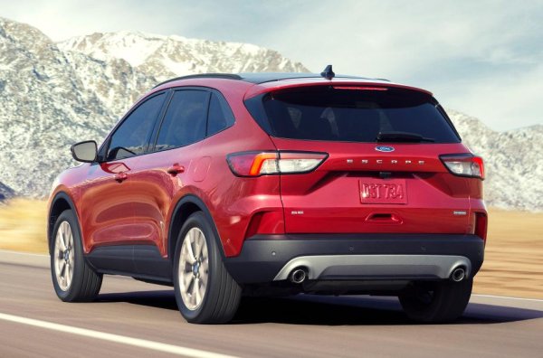 Зареждащата се (plug-in) версия съчетава 2,5-литров двигател, работещ по цикъла на Аткинсън, електромотор и електромеханичен вариатор. Съвкупната мощност е 233 к.с., като задвижването е само предно. Стандартният хибрид е с 203 коня, като може да бъде оборудван с 4х4