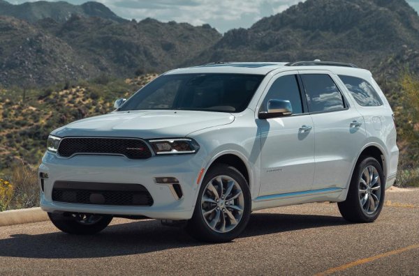 Всичко, което произвежда марката Dodge, може да се опише с една дума - старомодно. Но това са страхотни стари неща! Третото поколение на Durango, например, се произвежда още от 2010 г., но още се радва на постоянно търсене, като в САЩ продажбите му надхвърлят 60 000 бройки на година.