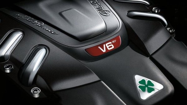 През 2021 г. Националната администрация за безопасност на движението по пътищата (NHTA) на два пъти изтегля Giulia в сервизите на марката заради проблеми с горивната система и спирачките. Stelvio  е изтеглян три пъти поради проблеми с горивната система и неизправности в спирачната система и разгъването на въздушната възглавница. 

Общо през миналата година са изтеглени 12 000 превозни средства. Преди това сервизни акции бяха провеждани от 2017 до 2020 г. Проблемите бяха подобни – спирачки, с електрическа и охладителната система на двигателя. 