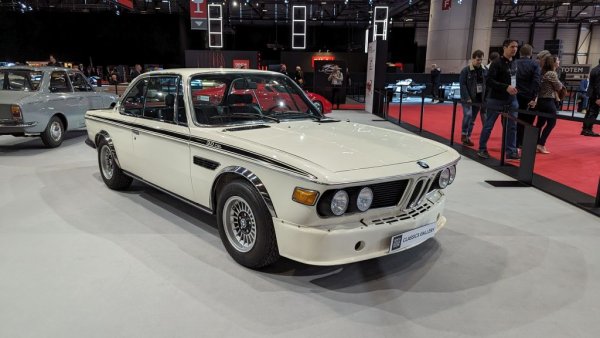 От тази кола води корените си прословутото М-поделение на BMW. Създадено през 1972 само с цел да се получи хомологизация за Европейския шампионат за туринг автомобили, 3.0 CSL ще остане в историята като едно от най-впечатляващите BMW-та. И също от най-редките - произведени са само 1265 бройки. 
