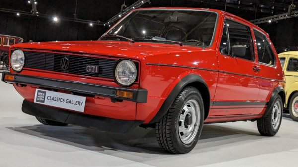 В средата на 70-те няколко ентусиасти от Volkswagen решили да разработят спортна версия на новия Golf - ей така, на своя глава, а не като официален проект на концерна. В крайна сметка обаче успели да запалят за идеята и началниците си и през 1975 първият Golf GTI дебютирал на Франкфуртския автосалон. Планът бил да се произведат 5000 бройки - достатъчно за хомологизация за Група 1 на шампионата за туристически автомобили. Вместо това търсенето надмина всички очаквания и VW произведе 462,000 екземпляра от първото поколение. И послужи за вдъхновение на десетки други "хот-хечове" като Peugeot 205 GTi и Lancia Delta Integrale. 

