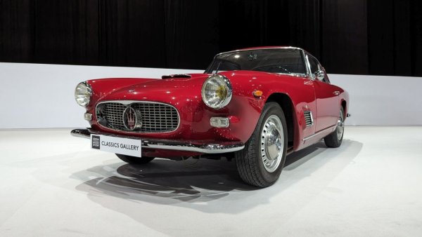 Първият серийно произвеждан модел на Maserati, която дотогава е компания предимно за състезателни автомобили. Тук 3.5-литровият двигател също идва от състезанията, като осигурява максимална дскорост от 230 км/ч. 
