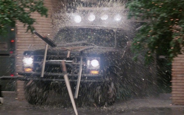 Във филма от 1985 "Нашествие в Съединените щати" Норис разрушава стени, отвръща на огъня по враговете и дори обезврежда експлозиви с пикап GMC Sierra Classic от 1978.