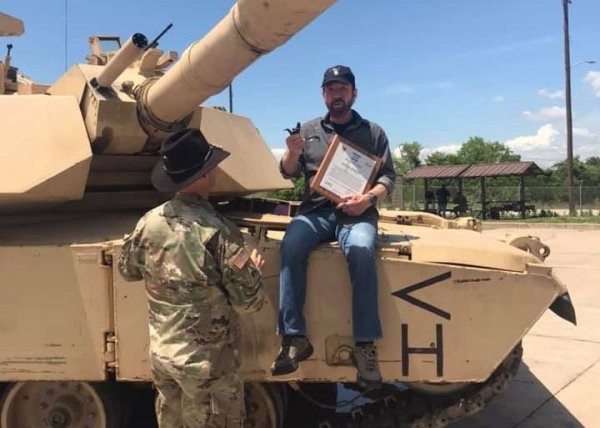 Чък Норис дори стана водещ на документална програма за военна техника по History Channel. Всъщност, кой друг, освен него, би могъл да говори за танкове, бронирани амфибии и шестколесни Хъмвита?