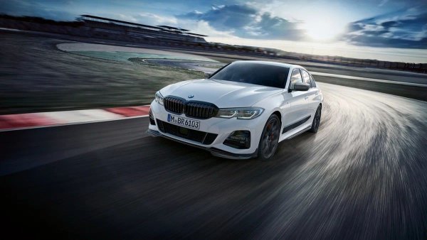 Да, B48 все още е взискателен към качеството на горивото и редовната смяна на маслото, като почти всеки съвременен двигател, но има много по-малко сериозни слабости от предшественика си.

Високият разход на масло е рядкост и обикновено се появява след 100 000 км. Това най-често се дължи на втвърдени уплътнения на клапаните, чиято подмяна е сравнително евтина. Като цяло, ресурсът на B48 често надвишава 250 000 км при правилна поддръжка.
