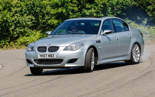 V10 двигател и мощност над 500 конски сили и става въпрос за практичен автомобил, който може да се използва всеки ден &ndash; най-силната страна на М5.
