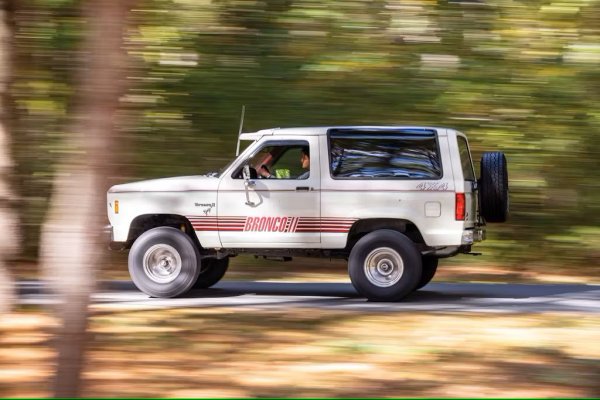 Плюсове: Здрав и добър външен вид. Евтини и лесни за намиране резервни части. Готини стикери!

Минуси: Динамиката на шофиране е, ами, селска. Намирането на чист модел може да бъде предизвикателство.

Ценови диапазон в момента - от 2600 до 26 300 долара

