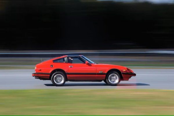 Плюсове: Много забавни турбо звуци. Готов е да впечатли околните по време на всяко автомобилно събитие.

Минуси: Ръждата може да се развихри. Слаба производителност за версиите без турбо.

Ценови диапазон в момента - от 5500 до 70 400 долара

