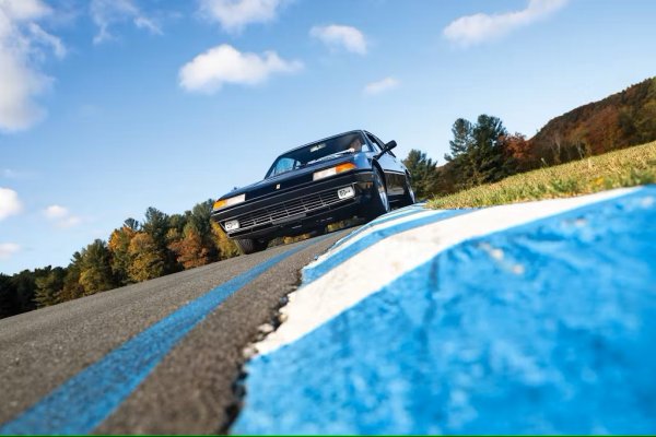 Плюсове: Това е Ferrari с V-12 двигател, реве страхотно; много як външен вид; опияняващ аромат на облицован с кожа интериор.

Минуси: Този модел има чести проблеми с автоматичната скоростна кутия. Скъпи резервни части.

Ценови диапазон в момента - от 32 000 до 82 800 долара
