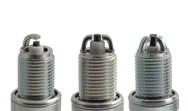 Разбира се, не само инженерите от Толиати са се сблъсквали с този проблем. В Западна Европа и Япония отдавна са измислили друго решение - вместо свещ с един електрод, използват многоелектродна, която на практика няма ориентация. При конвенционалните свещи добавянето на страничен електрод влошава разпространението на пламъка. Но тук електродите (между 2 и 4) са разположени срещуположно и няма никакви негативни ефекти. Ефективността на изгаряне се повишава средно с 2%. 
