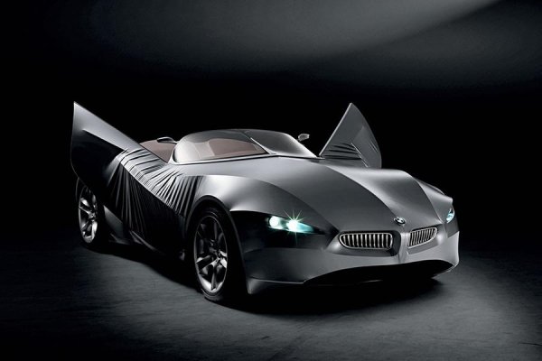 През 1999 г. BMW създава концепцията GINA, която вместо панели на купето използва спандекс - материал, който обикновено се използва при колоездачни екипи, за да усъвършенства дизайна на бъдещия си стил. През 2008 е представен и прототип с подвижни панели, с отварящи се (в буквалния смисъл) фарове и сгъваеми врати. Като се има предвид, че материалът е водонепропусклив, може и да видим приложението му в автомобилната индустрия.