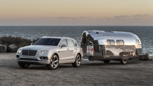 Малко вероятно е да намерите собственик на Bentley, който трябва да тегли каравана. С пускането на големия SUV – Bentayga, ситуацията вероятно се е променила, като той тегли зо 3500 кг във всички варианти, в тоlа число Speed. Със сигурност обаче това няма да се отрази добре на разхода на гориво.