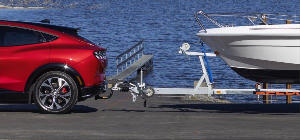 Списъкът на бързи и забавни автомобили на Ford за теглене е кратък, а способността им за теглене е сред най-слабите в този списък. Всъщност както агресивният Puma ST със 197 к.с., и електрическият Mustang Mach-E с 480 к.с. могат да се справят само с нищожните 750 кг.