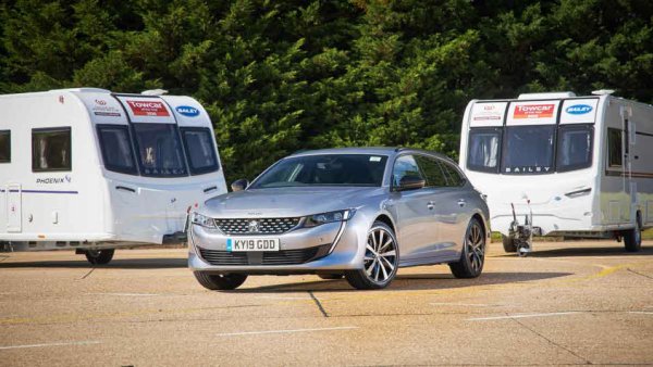 Времената, в които Peugeot залагаше основно на хот-хечове при спортните си коли, отминаха, а новите стандарти за вредни емисии значите намалиха квотата на френската фирма при бързите автомобили. Сега там флагман е хибридът 508 PSE с 360 к.с., предлаган като седан и комби. Те могат да теглят съответно 1270 и 1260 кг.
