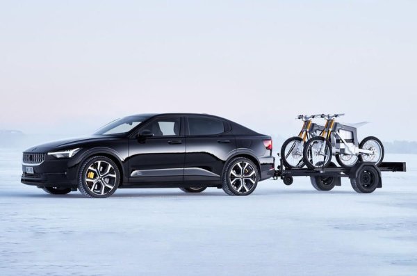 Младежкият бранд на Volvo предлага елегантен дизайн, но водещият модел &ndash; фастбек с два мотора с 410 к.с., притежава и достатъчно скорост. Той е отличен за шофиране, като може да тегли цели 1500 кг.