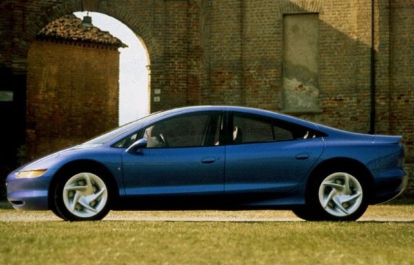 Още един много ефектен проект на Колъм за ателието Ghia, представен през 1989. И той за жалост не стига по-далеч от изложбените зали. 
