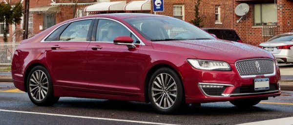 Колъм работи и за по-престижната марка на Ford, включително и за второто поколение на седана MKZ. 
