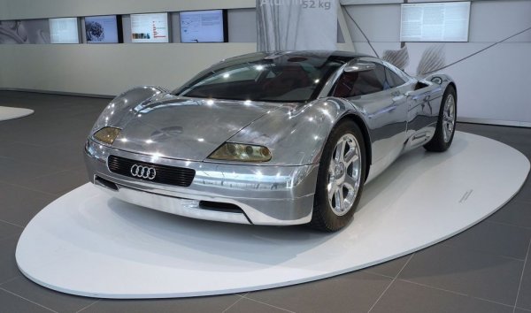 Eкзотичен концептуален модел, представен на Токийския автосалон през 1991. Ло работи по него под наставничеството на Джей Мейс и Мартин Смит - двама бъдещи шефове по дизайна на Ford. 
