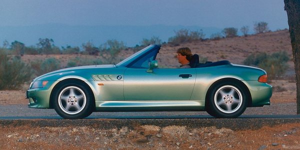 Z8 вече е класика, за която ще ви искат шестцифрена сума. Z1 също е все по-търсено заради редкостта си и интересните си врати. Но Z3 е достатъчно масово, за да удържа цените все още в разумни граници. Z3 е чудесна алтернатива на MX-5 с доста повече мощност и повече комфорт. 
