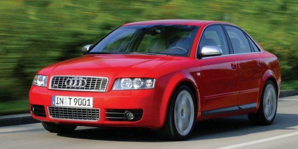 "Четворката" на Audi е един от петте най-внасяни автомобила в България тази година, което включва и немалко S4 версии от поколението В6. Под опаковката на луксозен седан се крие 4.2-литров V8 с над 340 коня и задвижване на четирите колела. 

