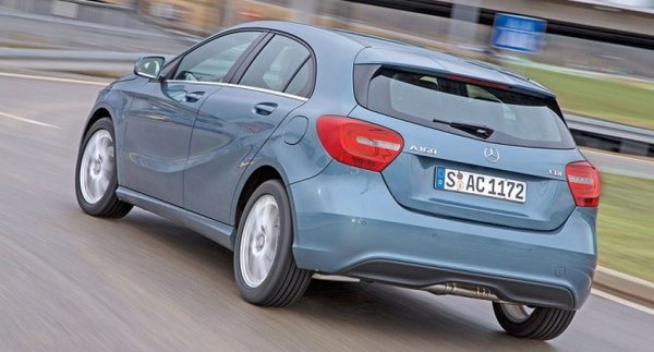 Инжекторите (Bosch или Delphi) са чувствителни към качеството на горивото. Потенциално проблемна област са биелните лагери - те сдават багажа, когато предишният собственик е занемарил редовните смени на маслото. А понеже внушителна част от колите с 1.5 dCi са започнали живота си като служебни, това не е рядко срещано явление. Като изключим това обаче, двигателят е просто устроен, добре измислен и не създава особени ядове. Жалко само, че новата вълна екостандарти го елиминира от европейския пазар. 
