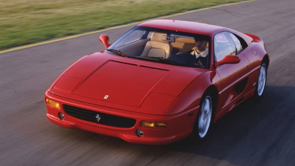През последното десетилетие V8 двигателите на Ferrari с централно разположение се превърнаха в &bdquo;ракети&ldquo;, но Ferrari F355 от 90-те години все още предлага трудно надминаващо шофиране благодарение на ръчната си скоростна кутия и превъзходния звук на ауспуха. Освен това изглежда като произведение на изкуството, независимо дали е кабриолет, тарга или хардтоп.

Единственият малък проблем с тези автомобили е, че трябва да се свали двигателят, за да се сменят ангренажните ремъци, което трябва да се прави на всеки 3&ndash;5 години. Дори за тези, които имат късмета да си позволят един от тези зашеметяващи спортни автомобили, това е сериозен финансов проблем, от който никога не можете да се отървете.
