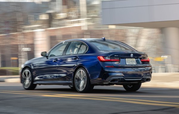 По-малкият брат на M3 изненада - със системата Launch Control той показа най-доброто време от 3,7 секунди. Под капака има редови &bdquo;шестак&ldquo; с обем 3,0 литра, който развива 382 к.с. и 500 Нм, и се съчетава с 8-степенна автоматична скоростна кутия и задвижване на четирите колела.