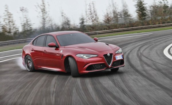 Италиански спортен седан, който дори постави рекорда на &bdquo;Нюрбургринг&ldquo;, сред серийните модели с четири врати. Двигателят Ferrari V6 е 2,9-литров с двойно турбо, като произвежда 510 к.с. и 600 Нм. Ускорението е 3,6 секунди, а максимална скорост - 307 км/ч.