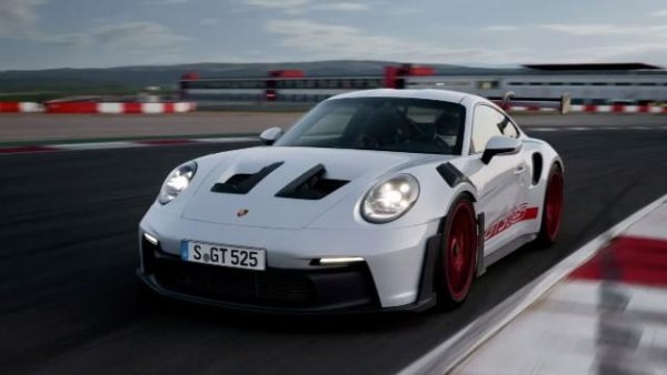 Сред колите на Porsche, които са най-близо до пистата, със сигурност е 911 GT3 RS. Това е топ версията на серията GT3, наскоро актуализирана по случай 25-годишнината (серия 992.2) от дебюта на серията 911 GT3 996 на автомобилното изложение в Женева.

Настоящото Porsche 911 GT3 RS (992) претендира за 525 к.с. и 465 Нм въртящ момент, доставени от 3996-кубиковия атмосферен 6-цилиндров боксер, комбиниран със 7-степенна трансмисия с двоен съединител. Мощността се предава към земята на задния мост чрез Porsche Torque Vectoring Plus. 

Излита от от 0 до 100 км/ч за 3,2 секунди, а максималната скорост е над 296 км/ч.