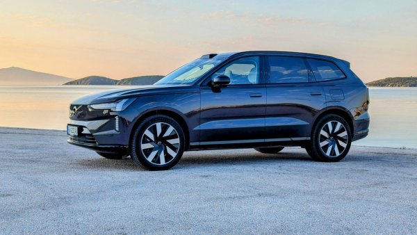 21. Volvo - 324 регистрации (14% ръст; XC60 - 75 регистрации)
22. Iveco - 277 (-1% спад; 50C35 - 173 регистрации)
23. Tesla - 224 (-7% спад; Model Y - 185 регистрации))
24. Geely - 201 (нова на пазара; Coolray - 144 регистрации)
25. Great Wall - 193 (257% ръст; Poer - 120 регистрации)
26. Lexus - 178 (32% ръст; RX - 60 регистрации)
27. Haval - 172 (4% ръст; Jolion - 89 регистрации)
28. Land Rover - 167 (-51% спад; Range Rover - 57 регистрации)
29. Honda - 162 (36% ръст; CR-V - 64 регистрации)
30. DFSK - 159 (15% ръст; Fengon 600 - 77 регистрации)
