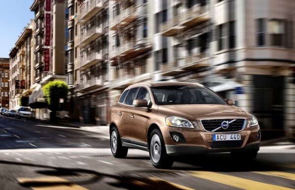 Volvo XC60: По време на роудшоуто Volvo XC60 всеки желаещ може да тества имено City Safety системата. 
