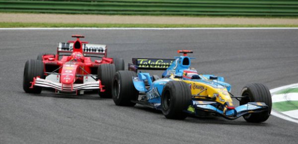 КРАЯТ НА ЕДНА ЕРА // Фернандо Алонсо и Renault слагат край на властването на Михаел и Ferrari, като испанецът печели двете си титли през 2005 и 2006.