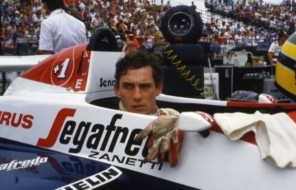 На фона на отпадането на всички фаворити, катастрофата на младия Айртон Сена не би направила особено впечатление. Бразилецът закачи стена в 47-ата обиколка и повреди болида си. Но на прибиране Айртон удиви механиците си, като им каза, че "стената трябва да се е отместила". Пат Саймъндс, тогава главен инженер на Toleman, си спомня, че първо всички реагирали скептично. "Но той толкова настояваше, и аз му имах такова доверие, че отидохме да видим стената... И се оказа, че наистина се е изместила. Някой друг я беше ударил преди това и бе преместил единия бетонен блок с около сантиметър. Но Сена караше с такава прецизност, че това е било достатъчно да я закачи". 
