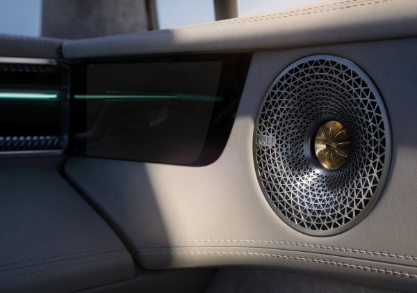 Британският производител на спортни коли си партнира с компанията KEF в Обединеното кралство, за да предложи референтна аудио система с 23 високоговорителя и мощност до 2160 вата. Тя поддържа Dolby Atmos и осигурява 3D съраунд звук в моделите Eletre и Emeya. 