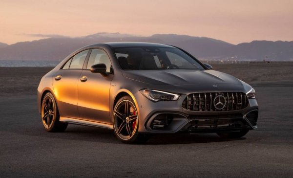 С 6 десети нараства пазарният дял и на Mercedes, достигайки рекордните 6.0%. Продажбите са с около стотина хиляди автомобила под тези преди година - спад от 14%. 
